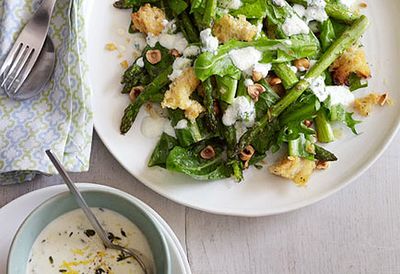 Asparagus and goat's cheese salad