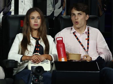 MELBOURNE, AUSTRALIA - JANUARY 24: Australian Formula 1 driver Oscar Piastri (R) and Lily Zneimer watch the Men's Singles Semifinal between Jannik Sinner of Italy and Ben Shelton of the United States during day 13 of the 2025 Australian Open at Melbourne Park on January 24, 2025 in Melbourne, Australia. (Photo by Graham Denholm/Getty Images)