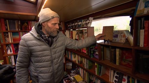 The store combines Mr Privett's love of books and boats. (9NEWS)