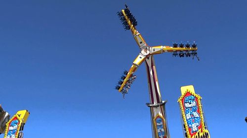 Skywalker ride at Royal Melbourne Show closed after complaints about harnesses coming loose. (YouTube)