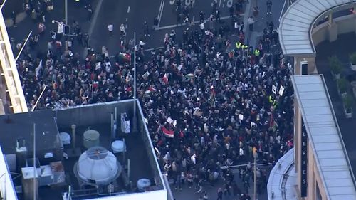 Thousands march through Sydney CBD for Free Palestine rally