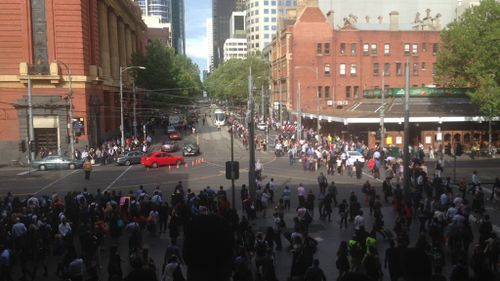 Commuters spilled down the walkway onto Spencer and Bourke Streets. (Mike Hurley)