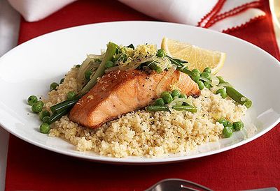 Salmon with peas and green onions