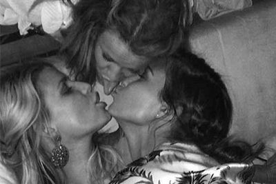 Well, hello there...what do we have here? A certain Jessica Simpson in a sexy three-way kiss with two girlfriends. Naughty! The TV star popped the post on her instagram, with the caption: "Girls night out...with our guys watching... @odetteannable @stephenieleighpearson ;) yummy." Got to love a bit of TMI there.<br/><br/>Also, why not check out our most recent fave instas...