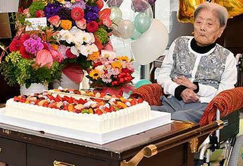 Tomiko Itooka celebrates her birthday (AP)