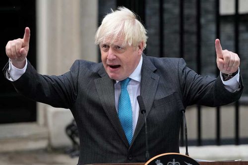 Boris Johnson dans un discours d'adieu explosif.