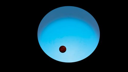 'Extreme' exoplanet found orbiting hot blue star