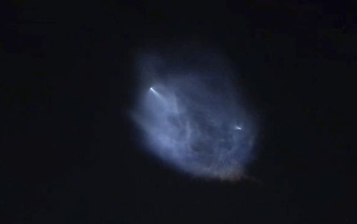 The bright spot at upper left is the 2nd stage heading to orbit while the bright spot on the right is the 1st stage heading back to the air base