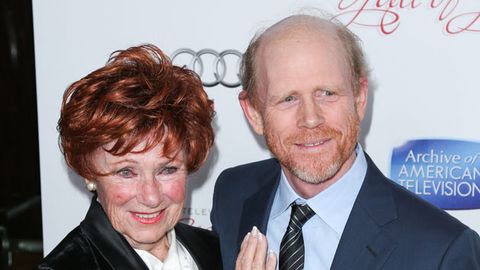 Gingers unite! Ron Howard reunites with his on-screen <i>Happy Days</i> mother