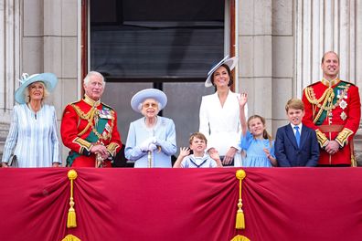 Camilla, Duchess of Cornwall, Prince Charles, Prince of Wales, Queen Elizabeth II, Prince Louis of Cambridge, Catherine, Duchess of Cambridge, Princess Charlotte of Cambridge, Prince George of Cambridge and Prince William, Duke of Cambridge on the balcony of Buckingham Palace watch the RAF flypast during the Trooping the Colour parade on June 02, 2022 in London, England. The Platinum Jubilee of Elizabeth II is being celebrated from June 2 to June 5, 2022, in the