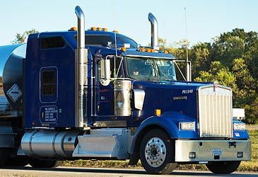 Kenworth was founded in which country in 1923?