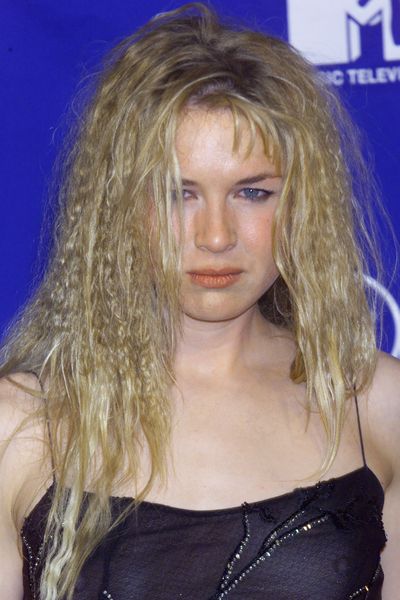 Renee's crimped hair and orange stained pout made for a rebellious beauty look at the 1999 MTV Movie Awards.