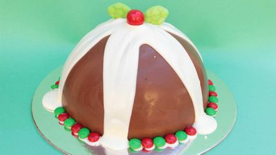 <a href="http://kitchen.nine.com.au/2016/12/01/10/50/christmas-pudding-smashcake" target="_top" class="item-tag">Christmas 'pudding' smash cake</a>