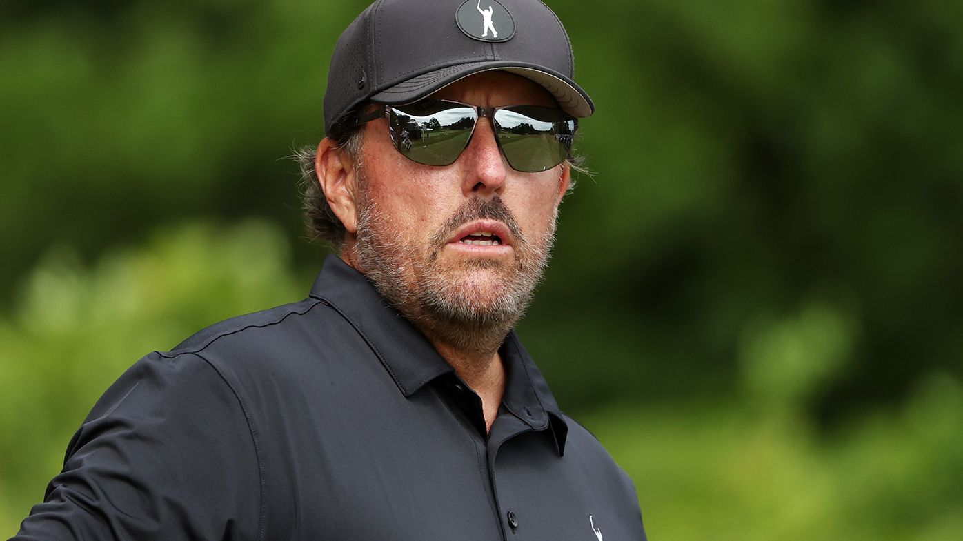 Phil Mickelson's US Open implodes after disastrous four-putt double bogey