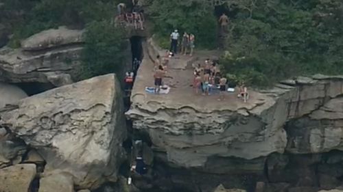 Teenage girl falls down coastal crevice in Sydney's east