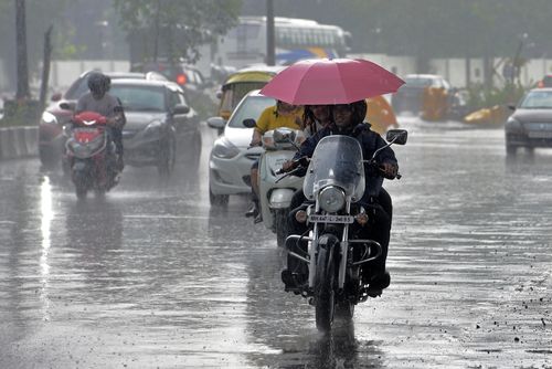 Thundershowers are expected across central Maharashtra, caused by Cyclone Vayu over the east central Arabian Sea. (Photo by Satyabrata Tripathy/Hindustan Times via Getty Images)