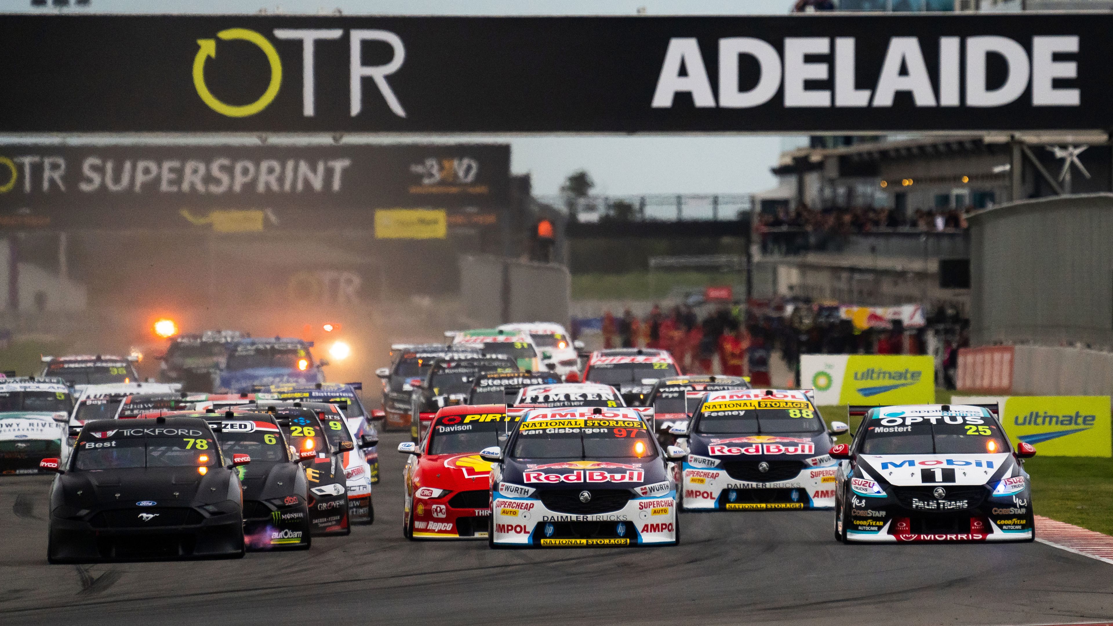 Rival Supercars approach The Bend in round eight of the 2022 season.