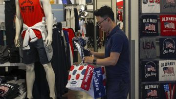 China's economic growth sank to its lowest level in at least 26 years in the quarter ending in June, adding to pressure on Chinese leaders as they fight a tariff war with Washington. 