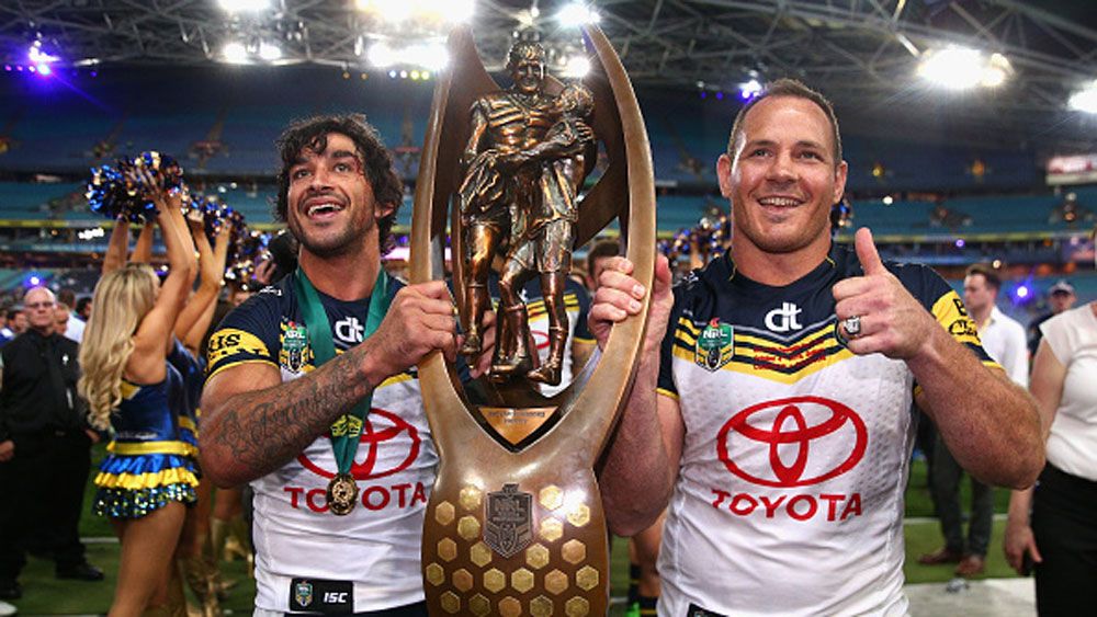 Johnathan Thurston and Matthew Scott with the NRL trophy. (Getty)