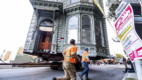 139-year-old house rolls to new San Francisco address