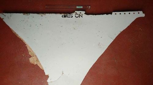 The part with the words 'no step' believed to be from a Boeing 777. 