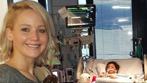 Hollywood star Jennifer Lawrence spreads Christmas cheer with a surprise visit to children's hospital