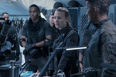 Keith Powers, Yvonne Strahovski star in The Tomorrow War. 