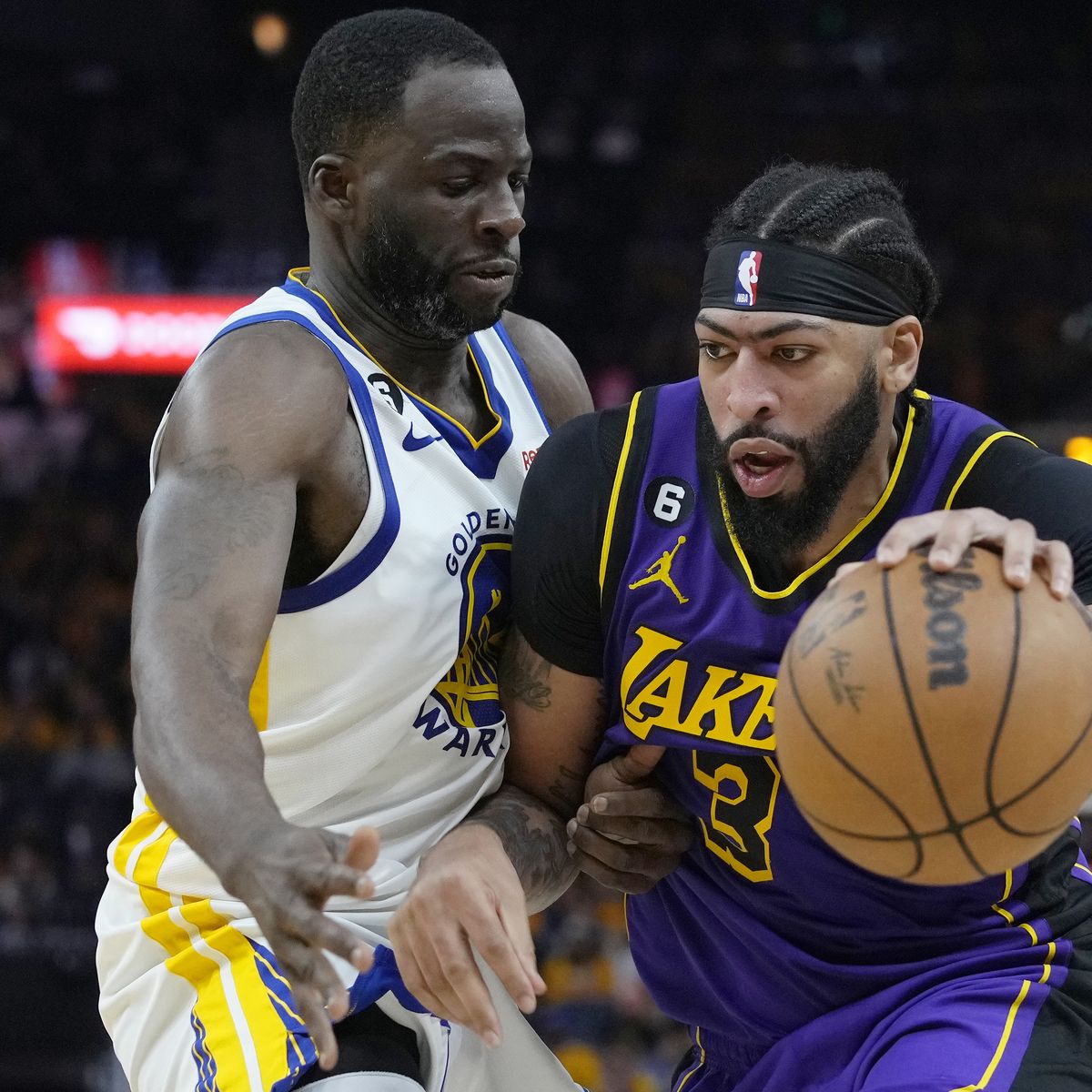 Thompson scores 30, Warriors adjust to beat Lakers 127-100