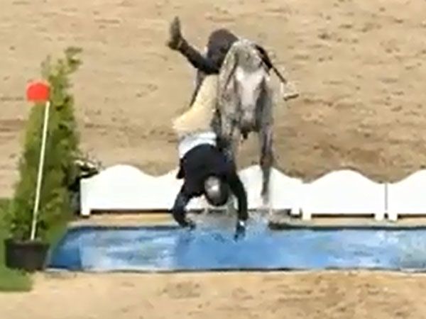 Fed-up jumps horse throws rider