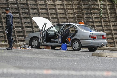 The bomb squad was called to the car in Redbank Plaza at 9.15am. (AAP)