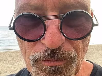 Howie Mandel has issued a tongue in cheek apology over his recent attack on Kelly Ripa and her husband Mark Consuelos for comments they made about him turning 70.