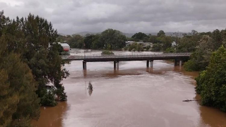 Lismore flooding update: Resources on standby, Levee predicted to hold ...