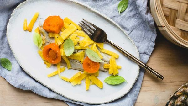 Steamed fish with pineapple