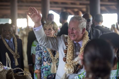 The Prince of Wales (right) and Australian Minster for Foreign Affairs Julie Bishop during a visit to Haos blong Handikraf in Vanuatu. (AAP)