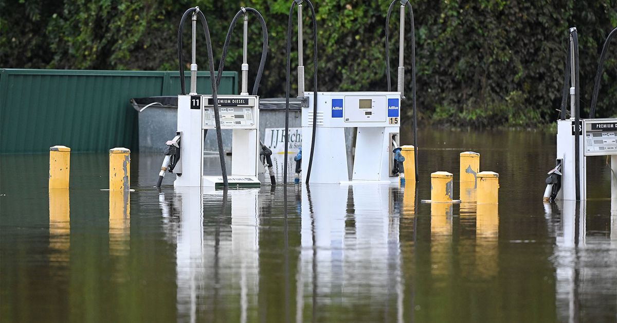 'The rain may be easing, the risks are not': More NSW flood evacuations - 9News