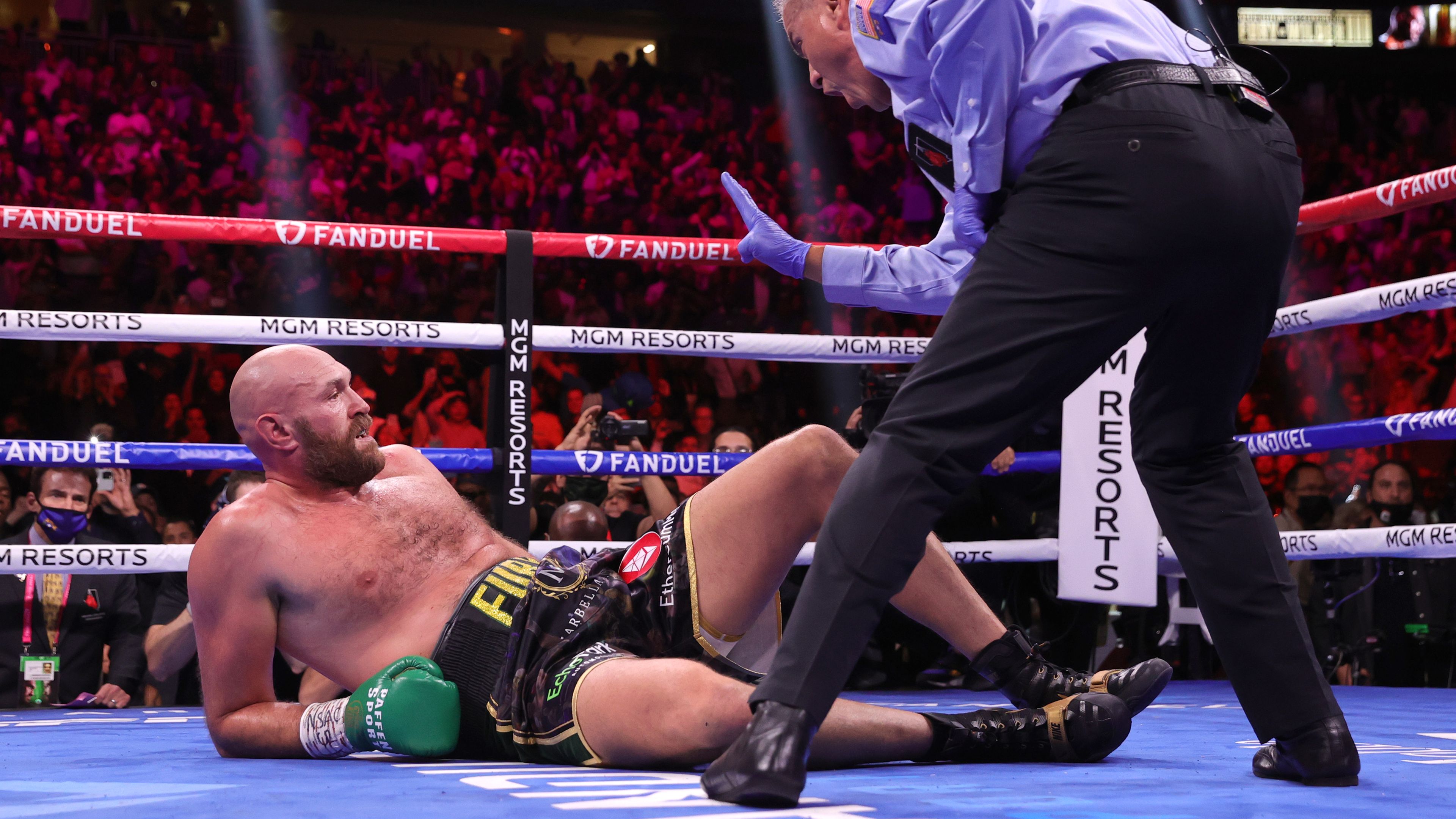This is the moment some people reckon Tyson Fury should have lost the fight to Deontay Wilder.