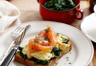 Scrambled eggs, spinach and salmon