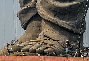 Where is the 182m-tall Statue of Unity, the world's tallest statue?