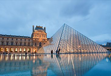 Which architect designed the Louvre Pyramid?
