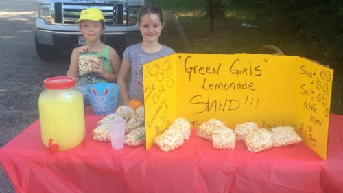 Police officers shut down little girls’ 'illegal' lemonade stand