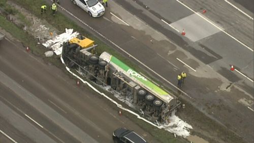 Traffic chaos on Sydney’s M1 following truck crash