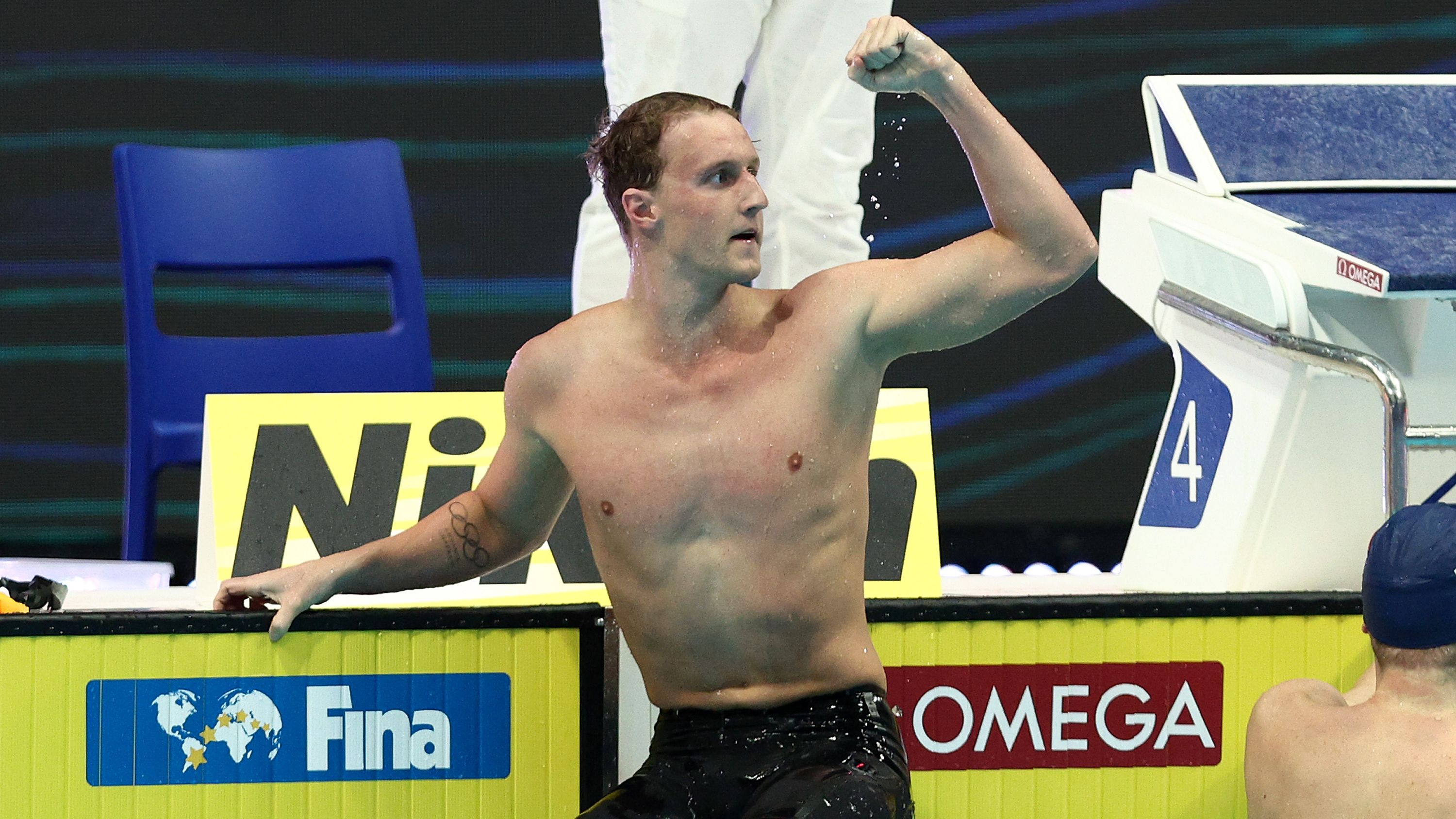 Elijah Winnington celebrates after winning gold in the Men&#x27;s 400m Freestyle Final.