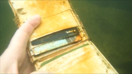 A wallet. (YouTube/Aquachigger)