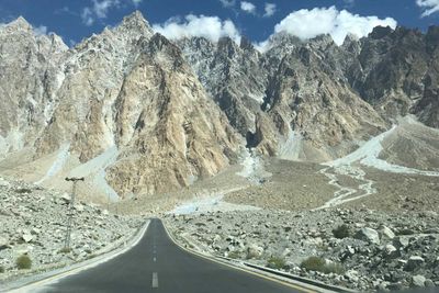 Karakoram Highway, Pakistan and China