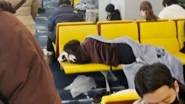 Aussies standard in Osaka airport for 18 hours without food or blankets 