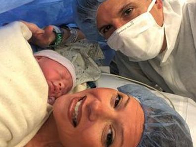 Couple weds 30s before baby is born