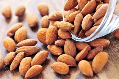 <strong>Almonds</strong>