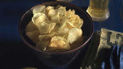 Potato crisps with chilli and coriander salt