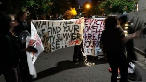 Protesters outside Robert Doyle's home in February. (insurrectionnewsworldwide.com)