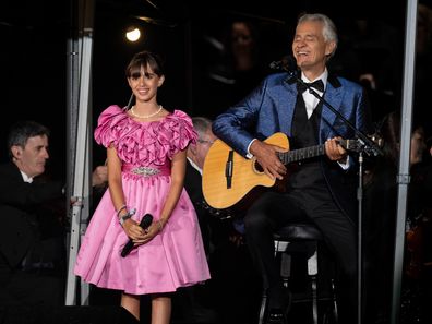 Andrea Bocelli tampil dengan putrinya Virginia di BST Hyde Park pada 5 Juli 2024